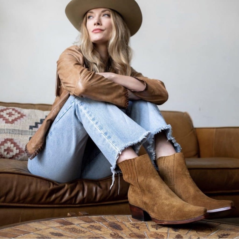 Tecovas Suede Brown Chelsea Boots size 9